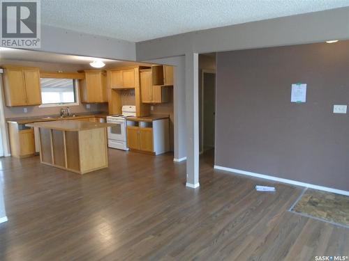37 Mccormick Crescent, Regina, SK - Indoor Photo Showing Kitchen