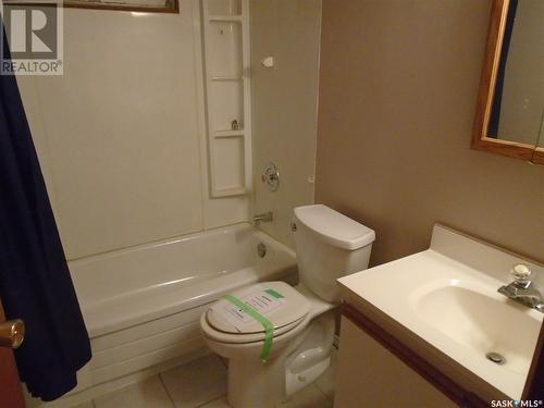 37 Mccormick Crescent, Regina, SK - Indoor Photo Showing Bathroom