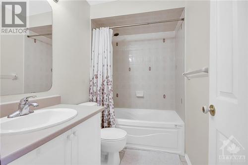 9 Plumas Gate, Nepean, ON - Indoor Photo Showing Bathroom
