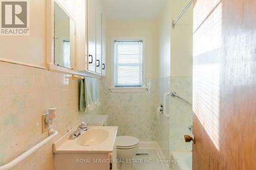 32 Smith St, Smith-Ennismore-Lakefield, ON - Indoor Photo Showing Bathroom