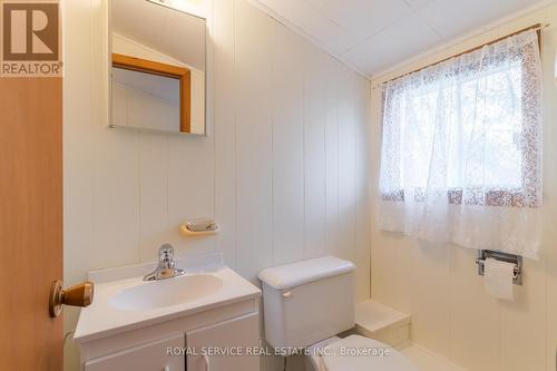 32 Smith St, Smith-Ennismore-Lakefield, ON - Indoor Photo Showing Bathroom