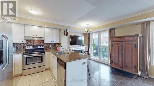 #2 -667A Warden Ave W, Toronto, ON - Indoor Photo Showing Kitchen With Double Sink