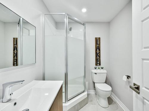 Salle de bains - 2100 Rue Des Bernaches, Sainte-Julienne, QC - Indoor Photo Showing Bathroom
