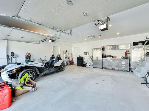 Garage - 2100 Rue Des Bernaches, Sainte-Julienne, QC - Indoor Photo Showing Garage