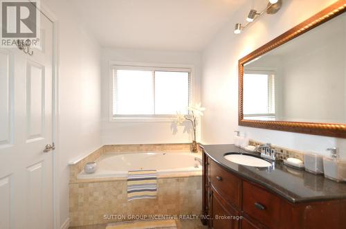 160 Taylor Drive, Barrie, ON - Indoor Photo Showing Bathroom
