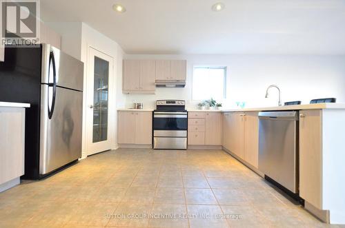 160 Taylor Dr, Barrie, ON - Indoor Photo Showing Kitchen