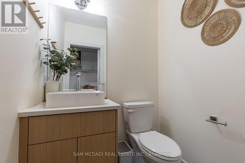 10530 Fifth Lane, Milton, ON - Indoor Photo Showing Bathroom