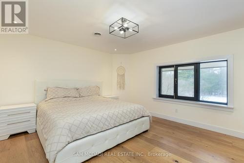10530 Fifth Lane, Milton, ON - Indoor Photo Showing Bedroom