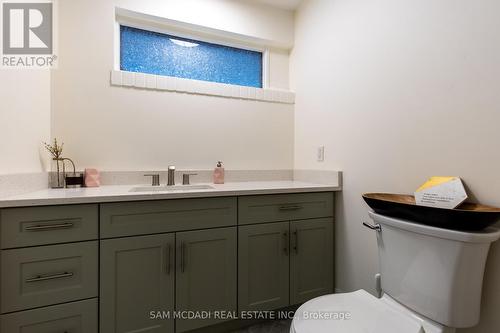 10530 Fifth Lane, Milton, ON - Indoor Photo Showing Bathroom
