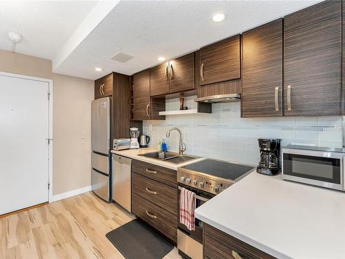 503-620 Toronto St, Victoria, BC - Indoor Photo Showing Kitchen With Stainless Steel Kitchen With Double Sink