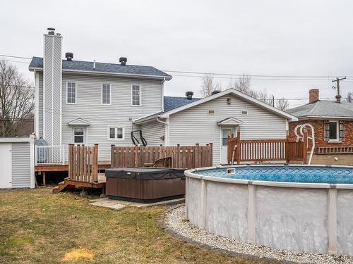 Face arriÃ¨re - 1540 Ch. Des Coteaux, Farnham, QC - Outdoor With Above Ground Pool With Exterior
