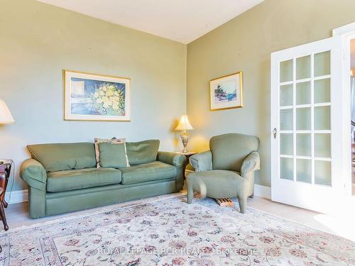 1380 Queen St W, Caledon, ON - Indoor Photo Showing Living Room