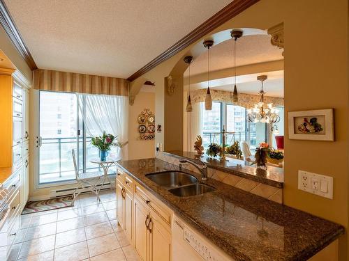 Kitchen - 502-844 Rue Beauregard, Québec (Sainte-Foy/Sillery/Cap-Rouge), QC - Indoor Photo Showing Kitchen With Double Sink