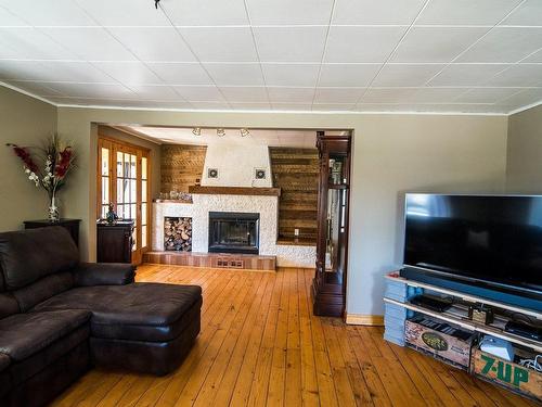 Living room - 50 Av. Morel, Kamouraska, QC - Indoor Photo Showing Living Room With Fireplace