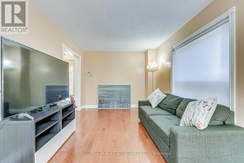 1405 Cedarglen Crt, Oakville, ON - Indoor Photo Showing Living Room
