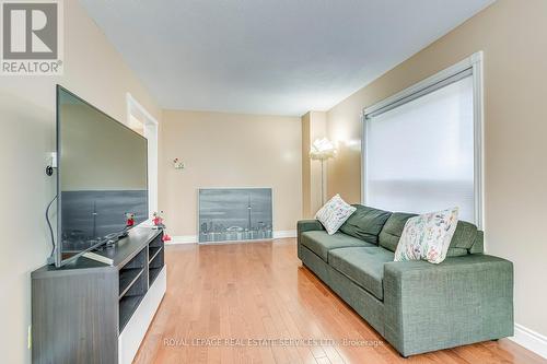 1405 Cedarglen Crt, Oakville, ON - Indoor Photo Showing Living Room