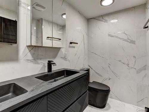 Bathroom - 435-5695 Rue St-Jacques, Montréal (Côte-Des-Neiges/Notre-Dame-De-Grâce), QC - Indoor