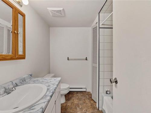 7232 Kimpata Way, Central Saanich, BC - Indoor Photo Showing Bathroom