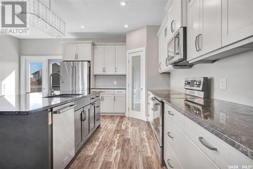 310 Lakeridge Drive, Warman, SK - Indoor Photo Showing Kitchen With Upgraded Kitchen
