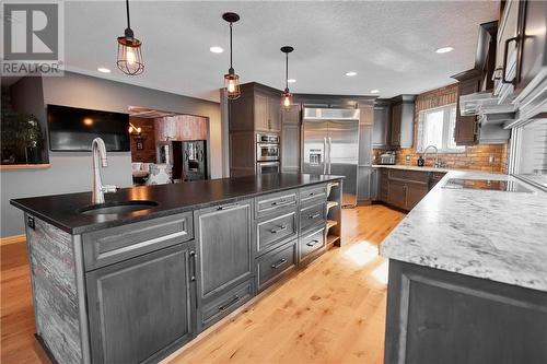 2319 Scenic Drive, Val Caron, ON - Indoor Photo Showing Kitchen With Upgraded Kitchen