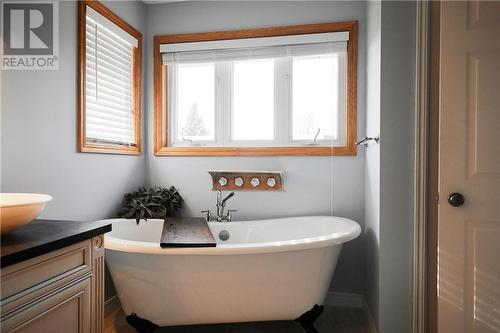 2319 Scenic Drive, Val Caron, ON - Indoor Photo Showing Bathroom