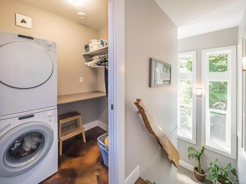 3602 Overlook Dr, Nanaimo, BC - Indoor Photo Showing Laundry Room