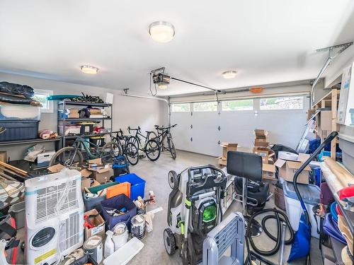 3602 Overlook Dr, Nanaimo, BC - Indoor Photo Showing Garage