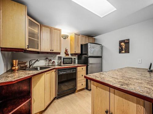 1697 Swan Cres, Courtenay, BC - Indoor Photo Showing Kitchen