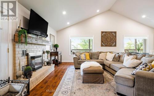 18737 Shaws Creek Rd, Caledon, ON - Indoor Photo Showing Living Room With Fireplace