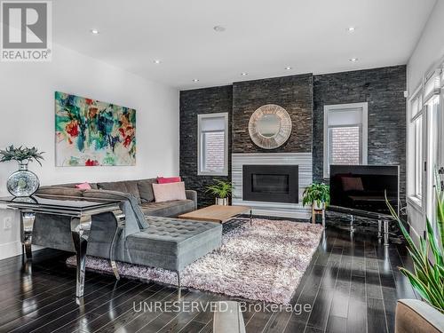 556 Exbury Cres, Mississauga, ON - Indoor Photo Showing Living Room With Fireplace