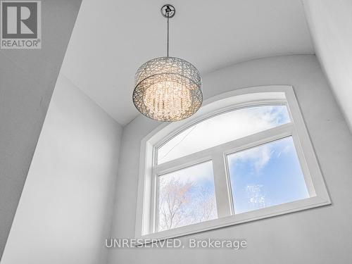 556 Exbury Cres, Mississauga, ON - Indoor Photo Showing Other Room