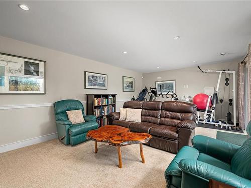 1316 Carmel Pl, Nanoose Bay, BC - Indoor Photo Showing Living Room