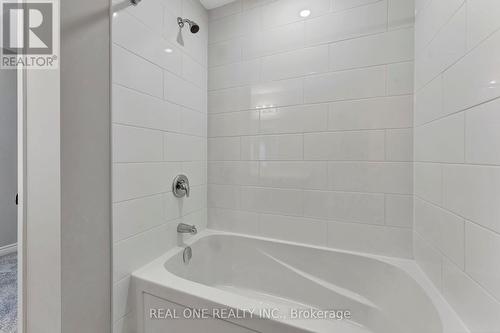 80 Harrison Drive, Cambridge, ON - Indoor Photo Showing Bathroom