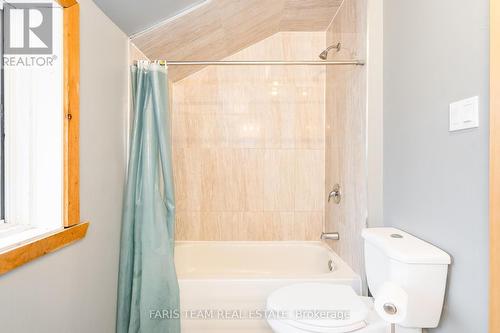 711 Mosley St, Wasaga Beach, ON - Indoor Photo Showing Bathroom