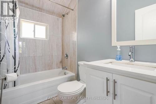 711 Mosley St, Wasaga Beach, ON - Indoor Photo Showing Bathroom