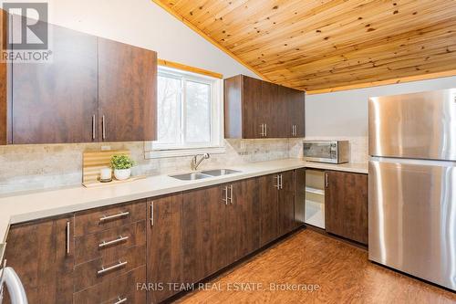 711 Mosley St, Wasaga Beach, ON - Indoor Photo Showing Kitchen With Double Sink