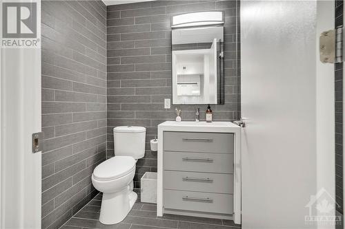 428 Sparks Street Unit#201, Ottawa, ON - Indoor Photo Showing Bathroom