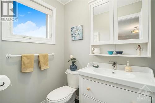 5703 Eloise Crescent, Ottawa, ON - Indoor Photo Showing Bathroom