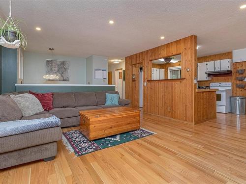 1816 Meadowlark Cres, Nanaimo, BC - Indoor Photo Showing Living Room