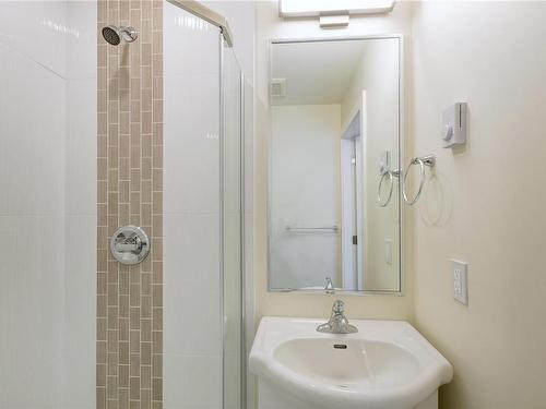 110-3429 Happy Valley Rd, Langford, BC - Indoor Photo Showing Bathroom