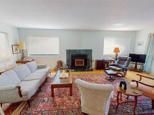 1603 Treasure Cres, Pender Island, BC - Indoor Photo Showing Living Room With Fireplace