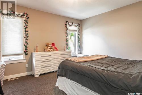 569 Elphinstone Street, Regina, SK - Indoor Photo Showing Bedroom