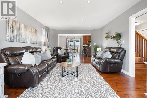 490 Halter Road, Kawartha Lakes, ON - Indoor Photo Showing Living Room