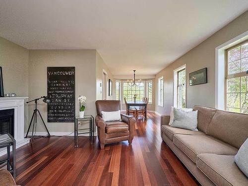 11015 Tryon Pl, North Saanich, BC - Indoor Photo Showing Living Room