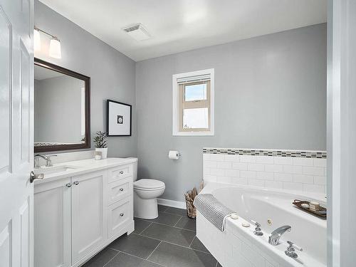 11015 Tryon Pl, North Saanich, BC - Indoor Photo Showing Bathroom