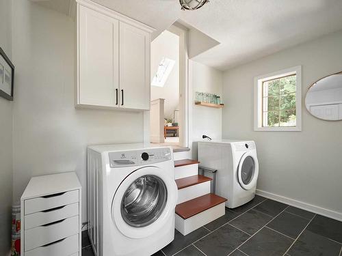 11015 Tryon Pl, North Saanich, BC - Indoor Photo Showing Laundry Room