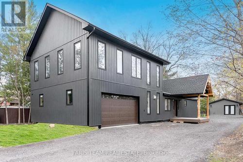 2041 Lilac Dr, Innisfil, ON - Outdoor
