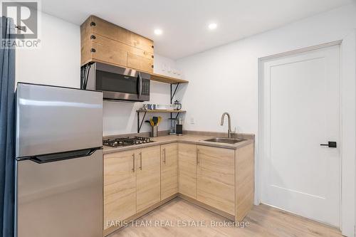 2041 Lilac Dr, Innisfil, ON - Indoor Photo Showing Kitchen