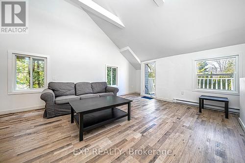 109 Dunkirk Avenue, Georgina, ON - Indoor Photo Showing Living Room