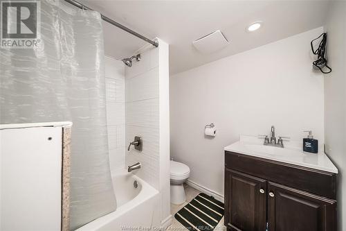 1624 Aubin Road, Windsor, ON - Indoor Photo Showing Bathroom